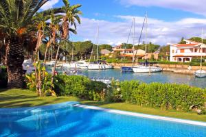 Villa mit Pool im Yachthafen Portorosa