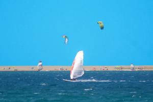 Wind- und Kitesurfen am Laghetti di Marinello