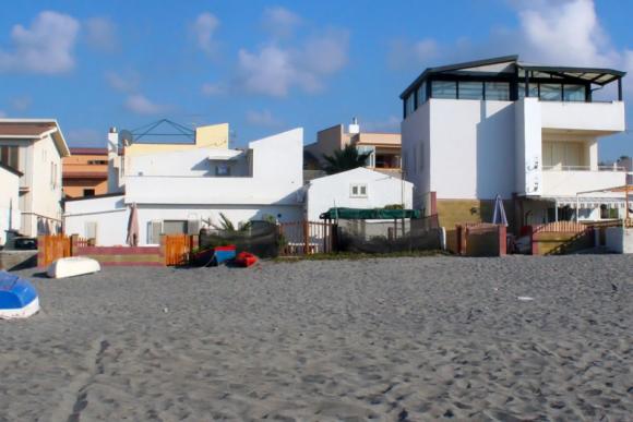 Das Ferienhaus vom Strand aus