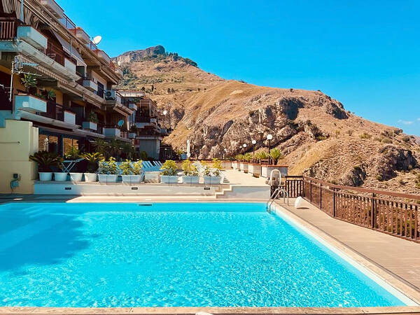 Vacation apartment with pool in Taormina Sicily